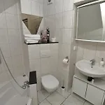 1 דירה